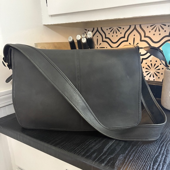 Coach Legacy full flap messenger bag - Picture 1 of 8